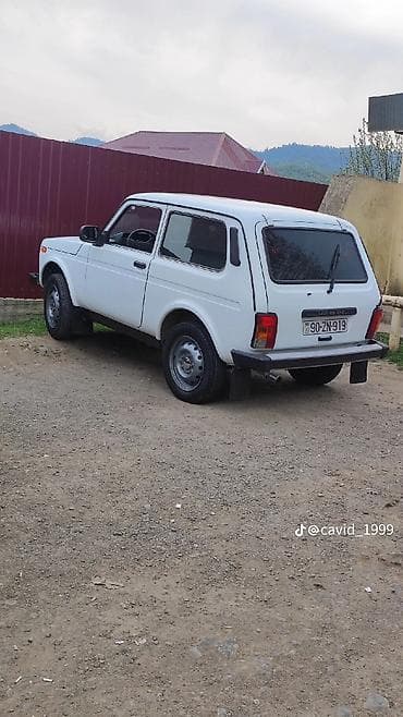 niva oturacaqlari: LADA Niva (VAZ 2121) – ağ rəngli, 3 qapı, AZ nömrə nişanı 90-ZN-919 — 9
