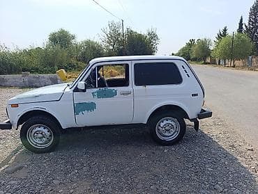 lifan kpr 250: VAZ Niva avtomobili təqdim olunur. Kuzov ağ rəngdədir və klassik 3 — 9