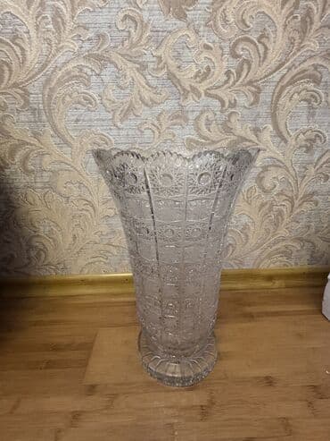 qepiklerin uzerindeki sekillerin menasi: Bir vaza, Xrustal — 8