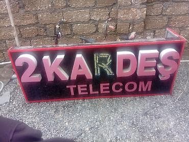 Рекламные щиты: “2 KARDEŞ TELECOM” işıqlandırılan vitrin lövhəsi - Ön panel: qara fon — 2