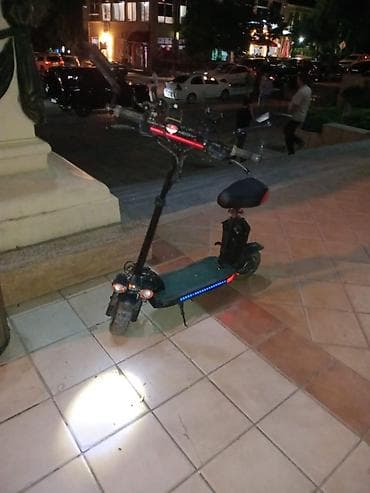 Elektrik nəqliyyatı: Elektrik skuter – oturacaqlı, güclü faralar və əlavə aksesuarlarla — 2