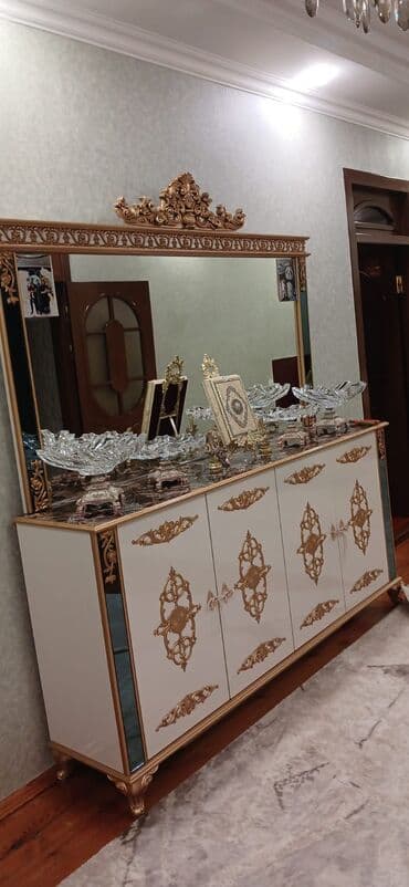 Masalar və oturacaqlar: İşlənmiş, Güzgülü — 1