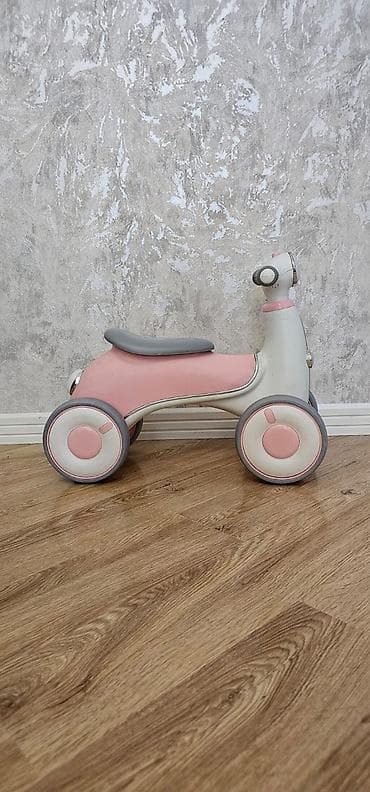 Игрушки: Uşaq üçün dörd təkərli minik oyuncağı (ride-on) - Rəng: açıq çəhrayı — 1