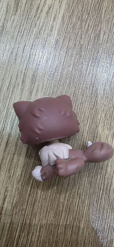 fiqur alcipan: Məhsul: Koleksioner fiquru – pişik balası LPS Təsvir: - Dizayn: Böyük — 2