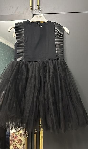 uwaq donu: Qız uşaqları üçün zərif qara paltar .8 yaş üçündür .Yanında şac — 1