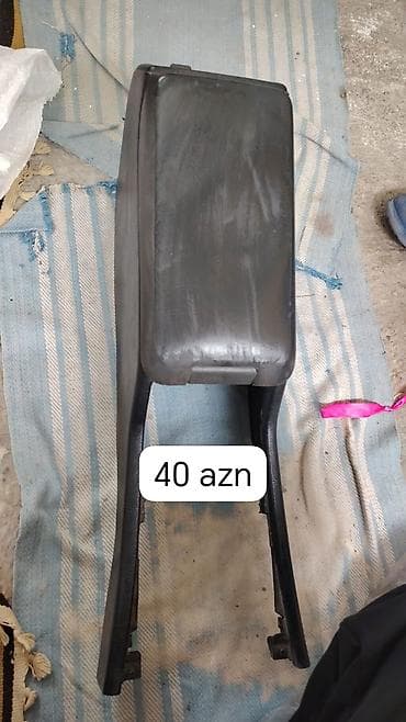 kabin aksesuarları: Avtomobil üçün qara rəngli mərkəzi qoltuqaltı. Bu aksesuar avtomobilin — 1