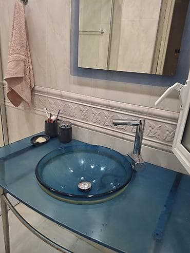 borular: Şüşə və keramikadan lavabo dəstləri 1) Mavi şüşə lavabo + şüşə — 1