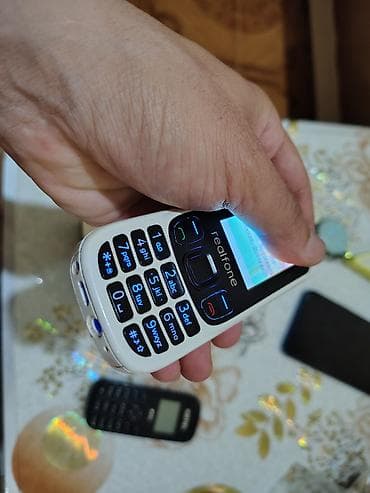 data modem sim card: - Model: Realfone 6303 (qutusu ilə) - Şəbəkə: Dual SIM - Ekran: rəngli — 6