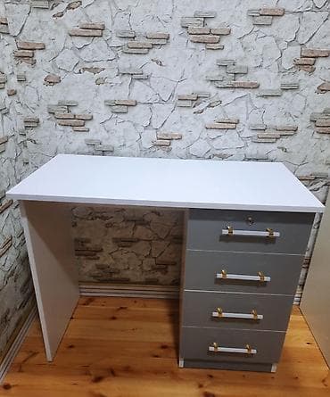 ikinci el pencere: Yeni, Dördbucaq masa — 1