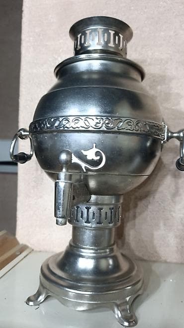 Ət çəkən maşınlar: 1981 ci ilin samovar elektrikdi - Material: parlaq metal — 1