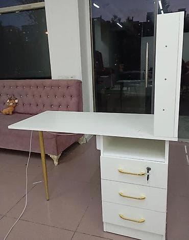 SekjneManikur masasi lak vitrini ile birlikde 85 azn satilir‼️unvan