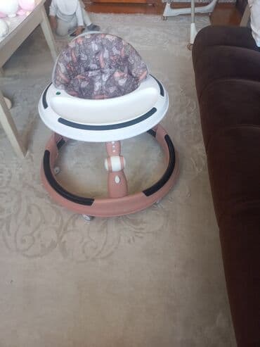 qidalandırmaq üçün uşaq stul yelləncək: Körpə yürütəci – dairəvi baza və yemək/tray masası ilə - Rəng — 2