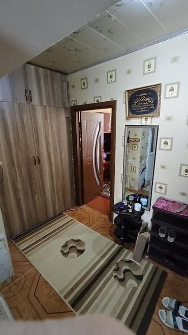 berde ev: Lokbatan qesbesi 233 sayli mektebin qabaginda 5 mertebeli evin 3 cu — 8