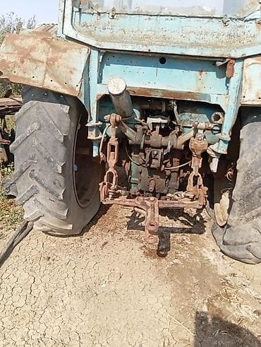 ucuz kamaz: Traktor MTZ seriyası (mavi rəngli), kabinalı. Texniki xüsusiyyətlər — 4