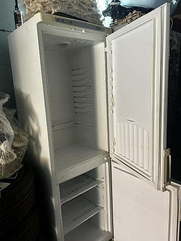 diktafon satışı: Ağ rəngli ikiqapılı soyuducu. Bu model yuxarıda soyuducu hissə və — 2