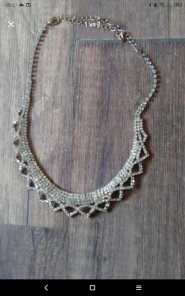 uzun qizil sirqalar: Zərif qaşlı boyunbağı - Material: metal əsas, parlaq şəffaf qaşlarla — 1