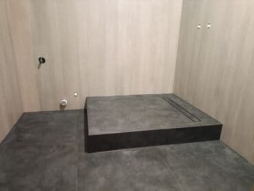 paltar qurutma tavan asılqanı: Duş üçün mərtəbə trapı ilə pilləli podest – monolit kafel/keramoqranit — 3