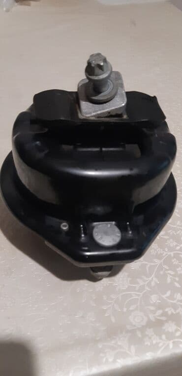 islenmis mator: Подушка мотора. BMW E65.
BMW E65 Mühərrik yastığı — 3