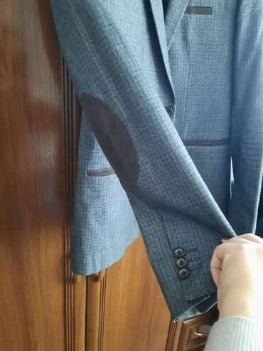 kişi ucun klassik qara kostyum: Kostyumlar — 4