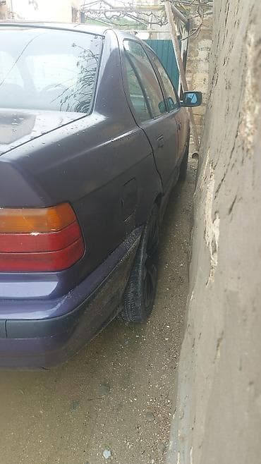 bmw 3 серия 335d at: BMW 3 series: 2 l | 1994 il Sedan — 3