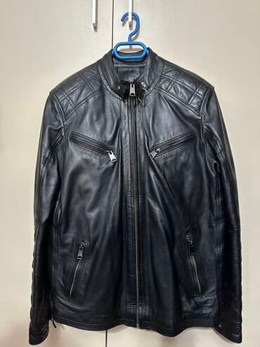 kişi ucun klassik qara kostyum: Temiz koja kurtka 650azn alinib teze kimidir. Az geyinilib. Kojasi en — 1