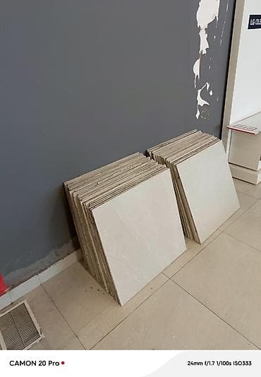 Keramik döşəmə plitələri – açıq bej/ivory rəng, iri kvadrat format