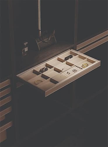 geyim dolabi: AIDEN ZİNƏT ƏŞYALARI QUTUSU Texniki Göstəricilər: 864*429*68 (Ölçü — 1