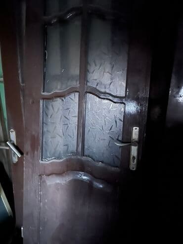 qapı cəftəsi: Taxta çərçivəli, şüşəli otaq qapıları dəsti. - Material: tünd rəngdə — 1