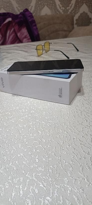 emmi tikis fabriki: Vivo Y19, 128 GB, Face ID — 6