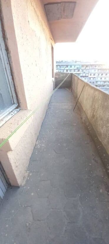 bina az kiraye evler 9 mkr: Bakı, Qaraçuxur qəs., 2 otaqlı, Köhnə tikili, 55 kv. m — 9