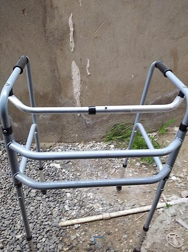 Gəzinti çərçivəsi (walker) - Material: yüngül və möhkəm alüminium