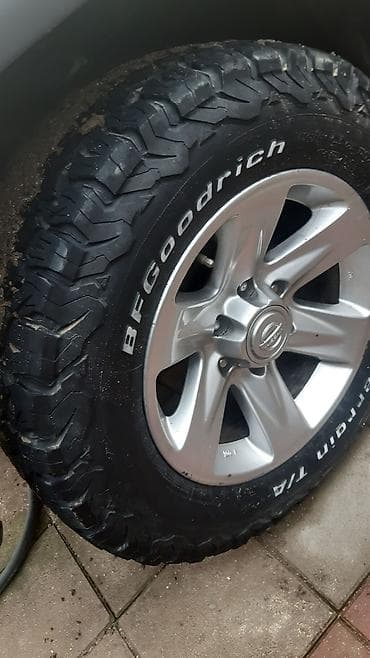 yan guzgu s: İşlənmiş Şin BFGoodrich 265 / 65 / R 17 — 4
