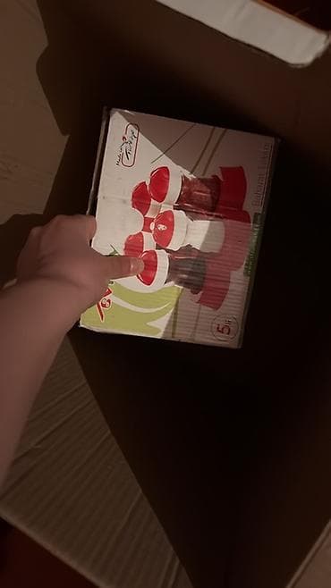 Mətbəx və süfrə əşyaları dəsti - Qara fon üzərində qızılı və rəngli — 4