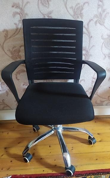 Kompüter masası — 2