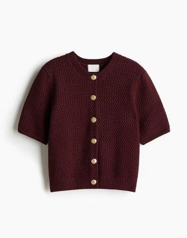 kolej jaket: Yenidir. Etiketi üzərindədir.
• Marka: Hm
• Razmer: S
• Qiymət: 45 — 1