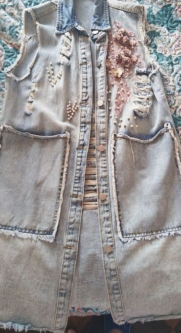 женские джинсовые жилетки: Şəkildə solğun düşüb.Cins materialdı.Elmlər metrosuna çatdırılma da — 2