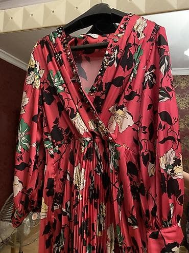 Dolce gabanadir Razmer 46-48 razmerdi Beli rezindir Temiz atlasdir — 2