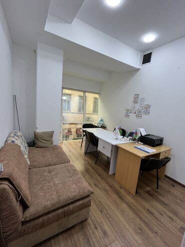 Kommersiya daşınmaz əmlakının satışı: Ofis/iş otağı icarəsi üçün təqdim olunur. Xüsusiyyətlər: - Şəhər — 5