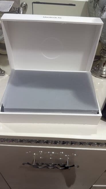 Noutbuk və netbuklar: Apple MacBook Air noutbuku - Model: MacBook Air (Son nəsil göy rəngli — 1