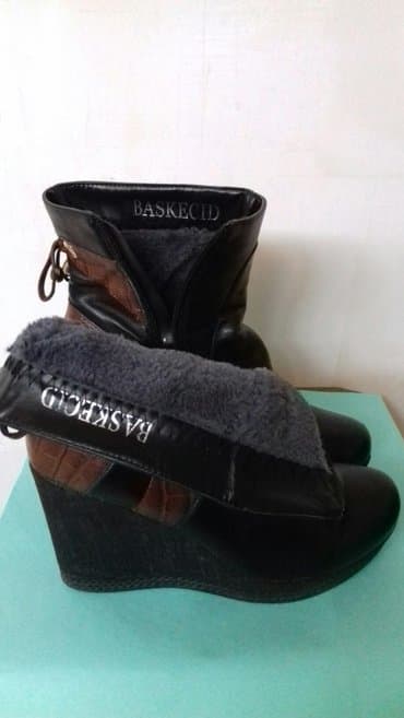 yun qadın koftaları: Bershka, Ölçü: 36, rəng - Qara, İşlənmiş — 1