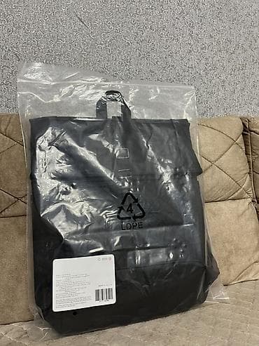 su eynəyi: Honor Gift roll-top şəhər çantası - Rəng: qara, mat səthli - Dizayn — 3