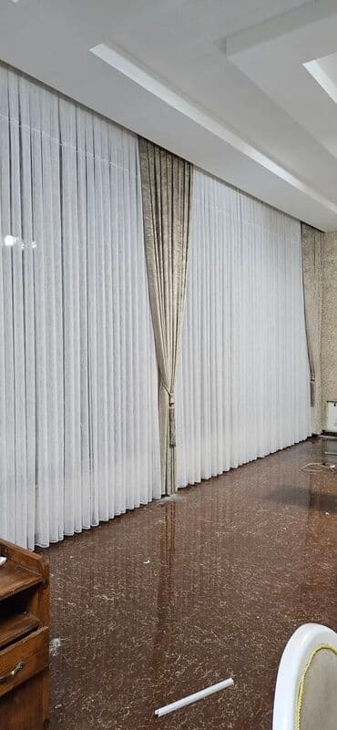 tül parçalar: Ağ rəngli şəffaf tül pərdə, otağa zəriflik və işıq verir. Yüngül — 6