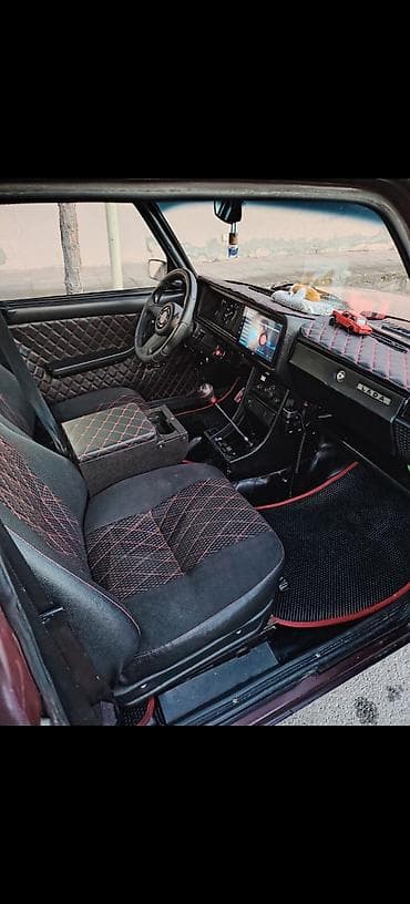 vaz 7: VAZ 2107 sedan - Kuzov: 4 qapılı sedan, tünd albalı rəng - Mühərrik — 8