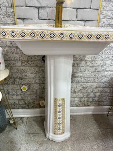 Duş başlıqları: Ağ rəngli, keramika ayaqlı yuyucu ləyəni. Ləyənin yuxarı hissəsində və — 3