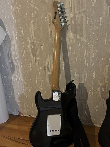 elektro gitarlar: Elektro gitar – Eko (Est. 1959) brendi, Strat tərzi gövdə dizaynı - — 4