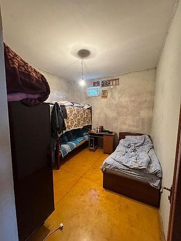 kirov qesebesi: Satılır: Həyət evi Planlama: - Girişdən geniş zal (split-kondisioner — 7