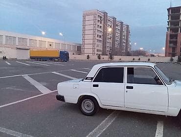 lada 011: VAZ 2107, sedan, ağ rəng. - 4 qapı, arxa ötürücülü klassik kuzov - — 4