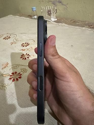 18 pro: IPhone 16 Pro, 128 GB, Barmaq izi, Face ID — 6