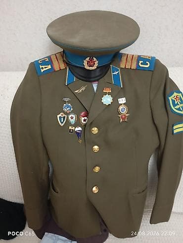 imzalı forma: Sovet əsgər forması medallar ile bir yerde — 1