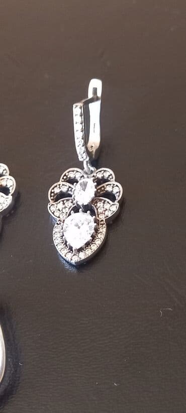 1 грамм золота цена 585 в баку: Gümüş dəst "üzük, sırğa və həmayil" dəsti satılır. Üzüyün ölçüsü 8.5 — 4